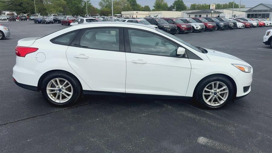 2018 Ford Focus Sedan SE's photo