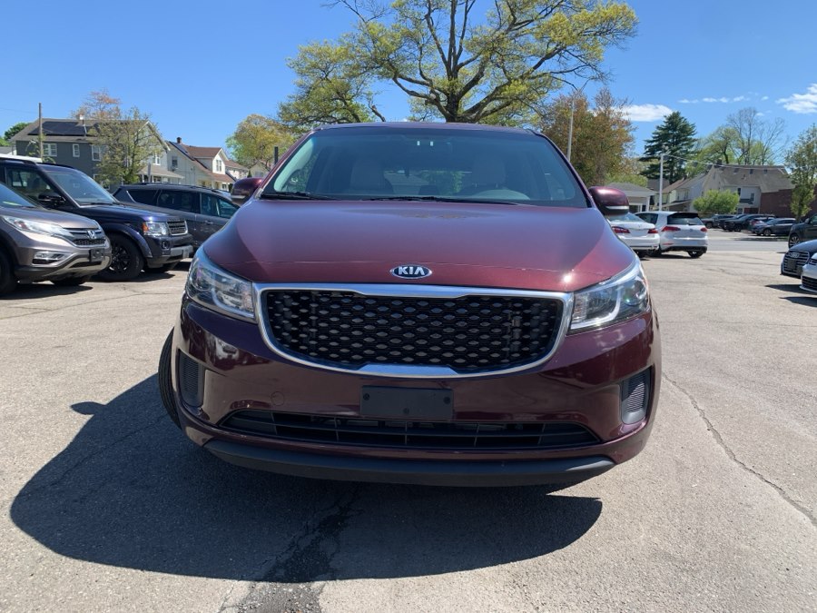 2016 Kia Sedona LX's photo