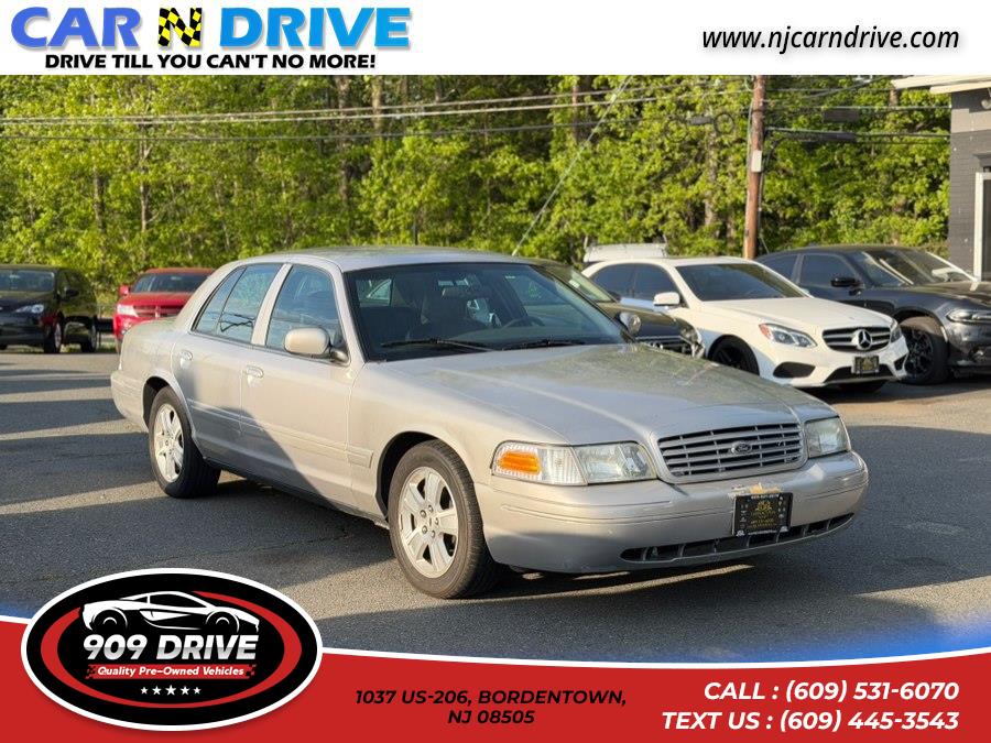 2004 Ford Crown Victoria LX's photo