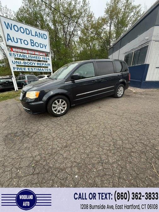 2014 Chrysler Town & Country Touring's photo