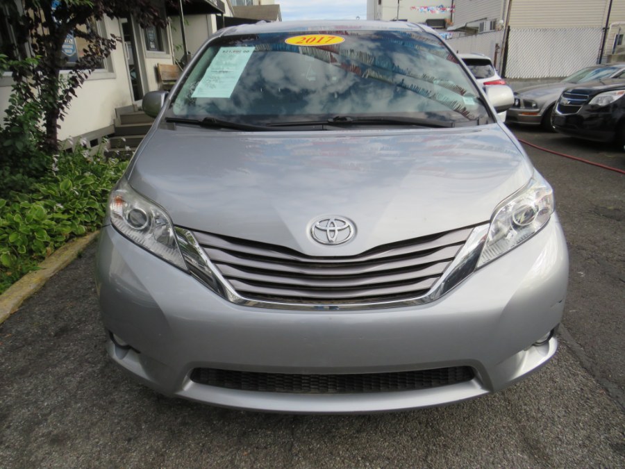 2017 Toyota Sienna XLE V6 AWD 7-Passenger's photo