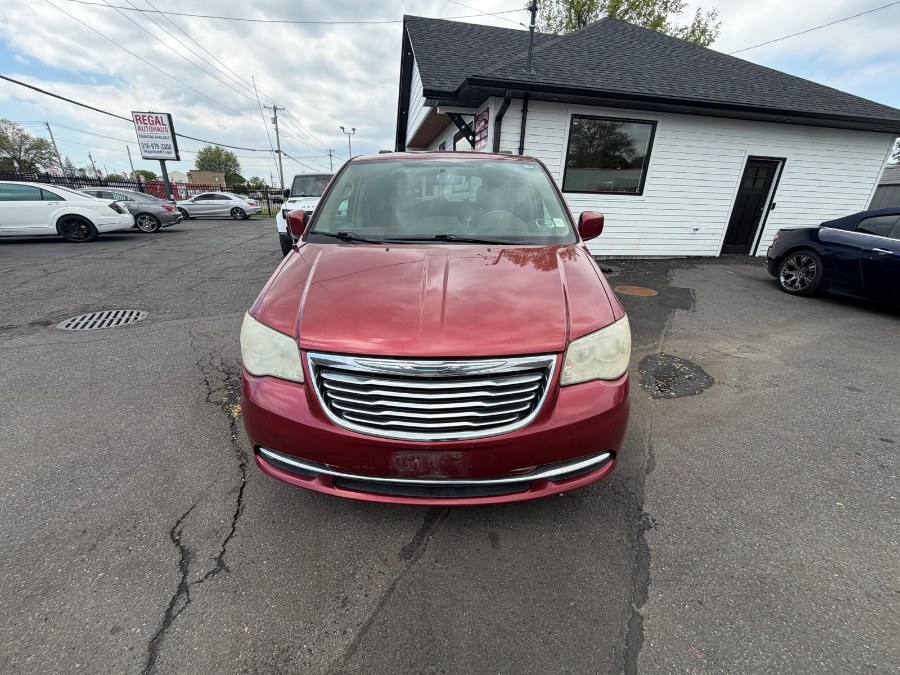 2011 Chrysler Town & Country Touring-L's photo