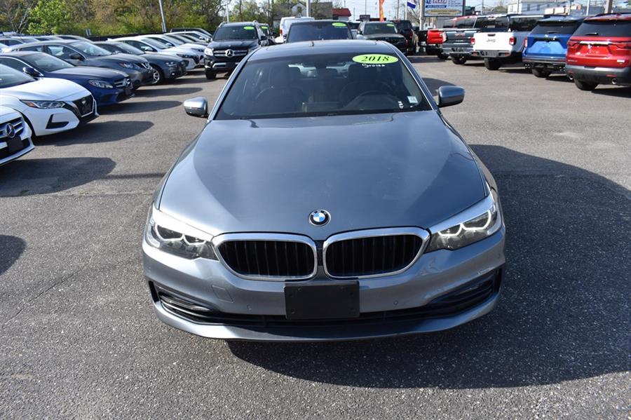 2018 BMW 5 Series 530i xDrive Sedan's photo