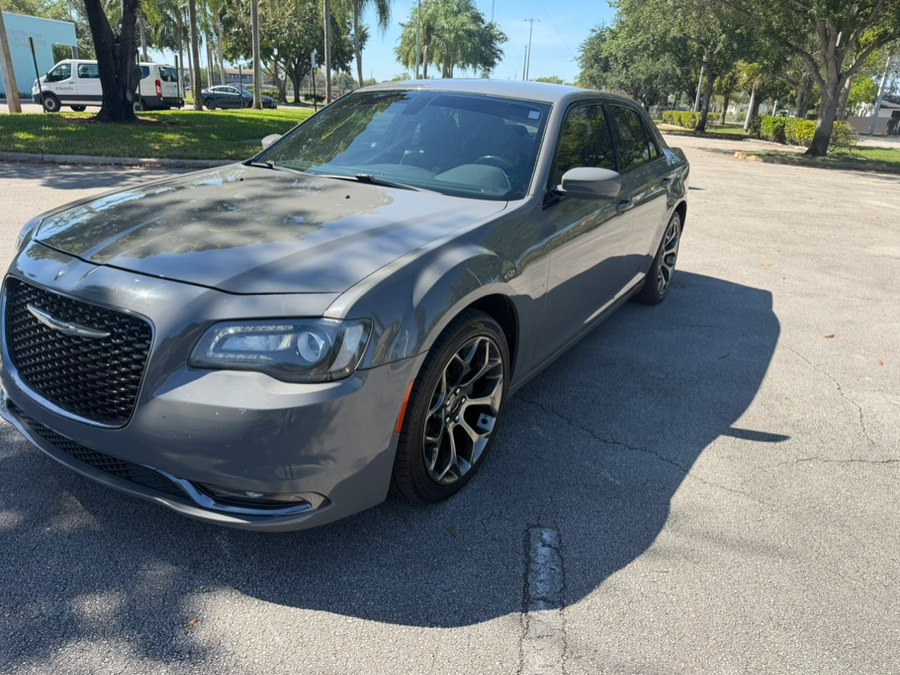 2018 Chrysler 300 S's photo