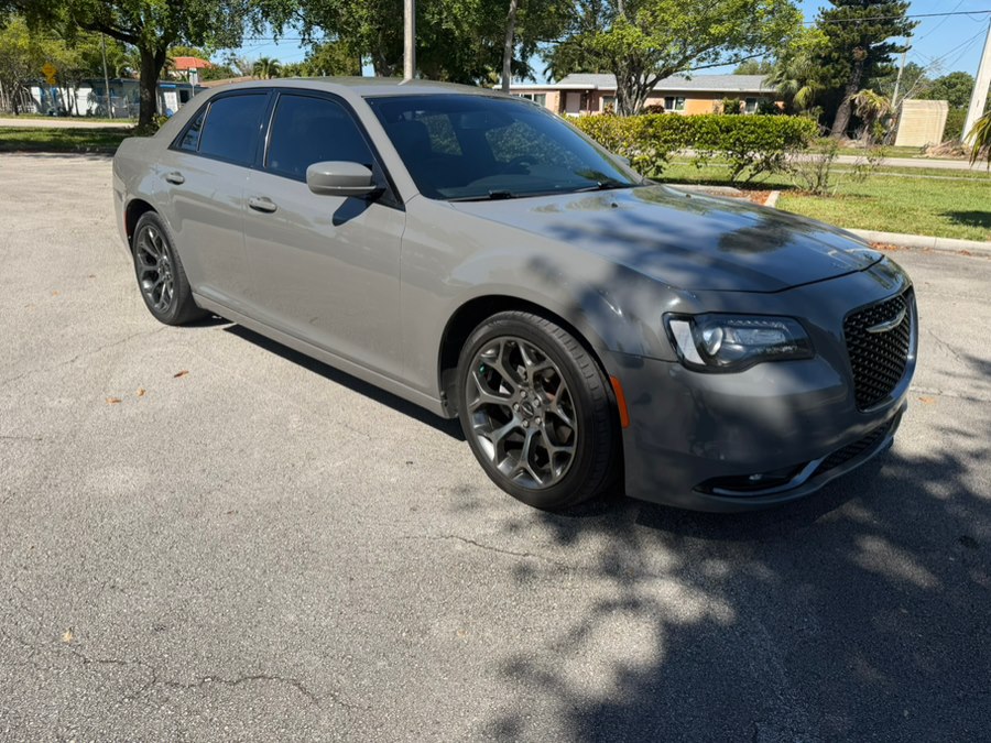 2018 Chrysler 300 S's photo