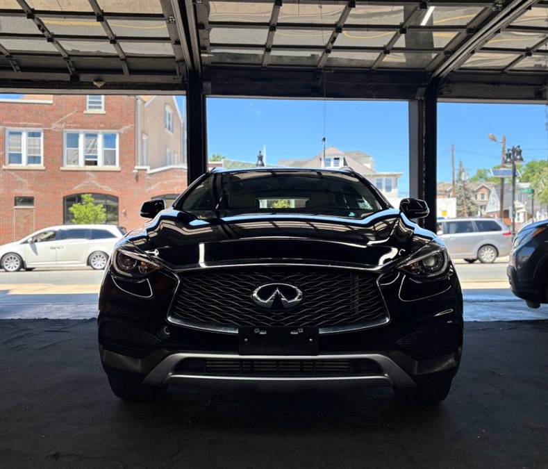 2018 INFINITI QX30 Luxury AWD's photo