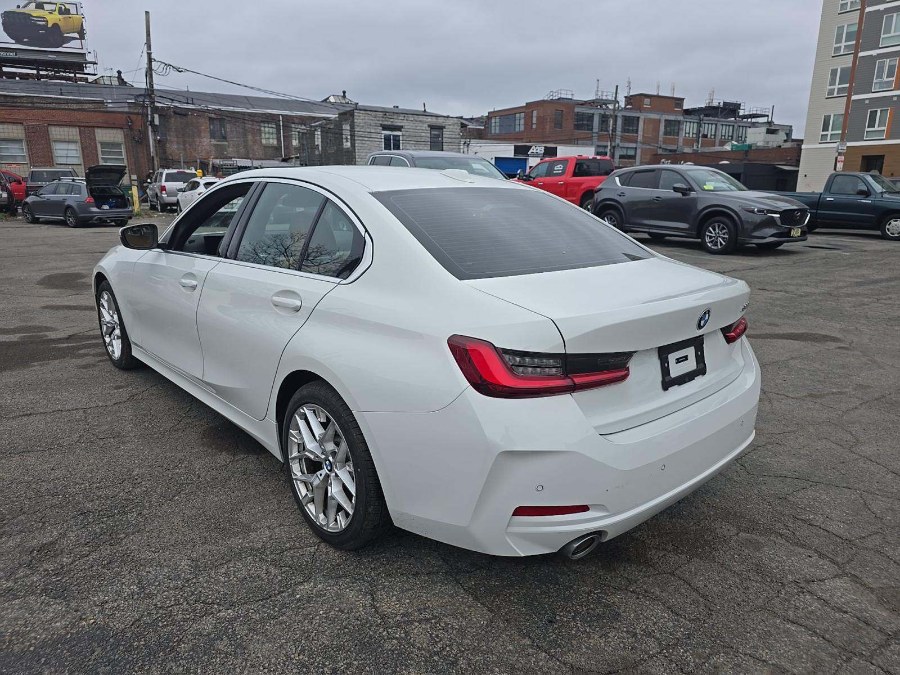 2025 BMW 3 Series 330i Sedan's photo