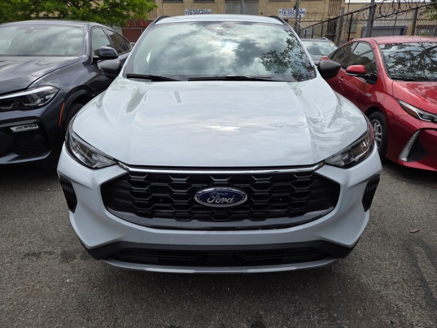 2025 Ford Escape ST-Line FWD's photo