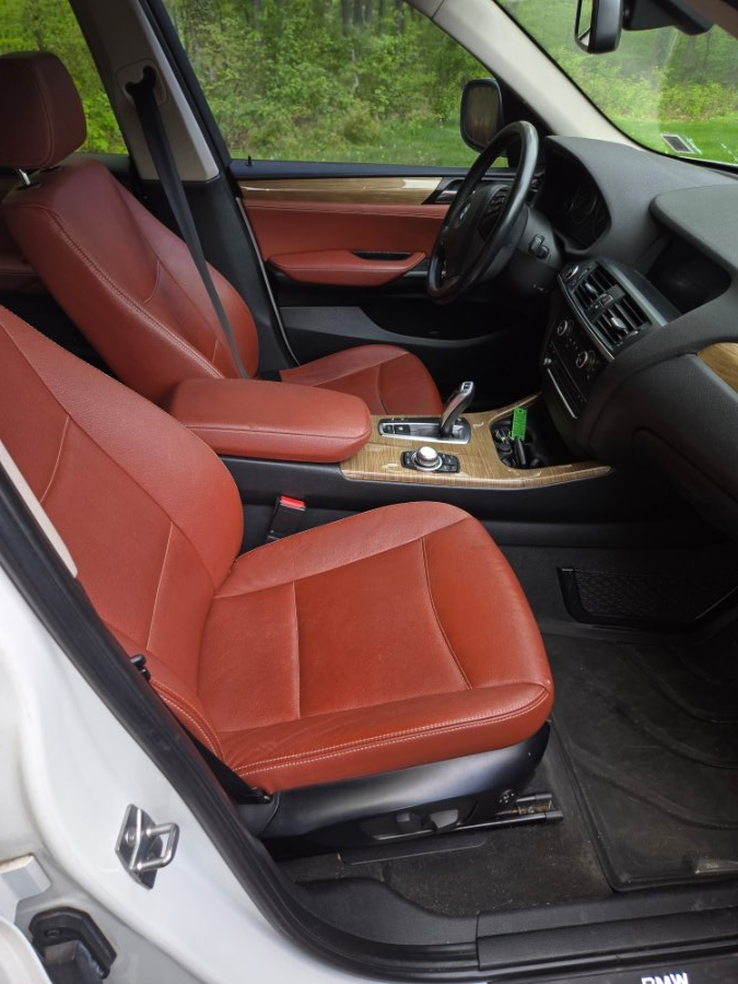 2011 BMW X3 xDrive28i's photo
