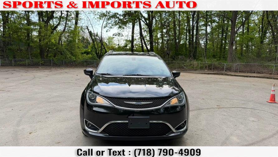 2018 Chrysler Pacifica Touring L's photo
