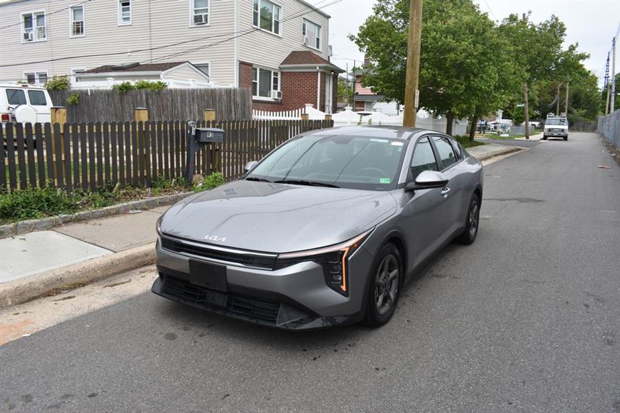 2025 Kia K4 LXS AT's photo