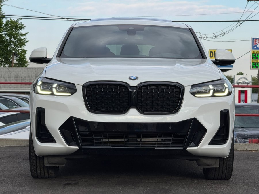 2023 BMW X4 xDrive30i's photo