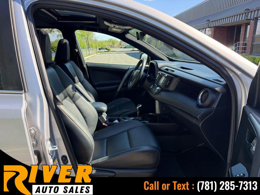 2017 Toyota RAV4 SE - Photo 14