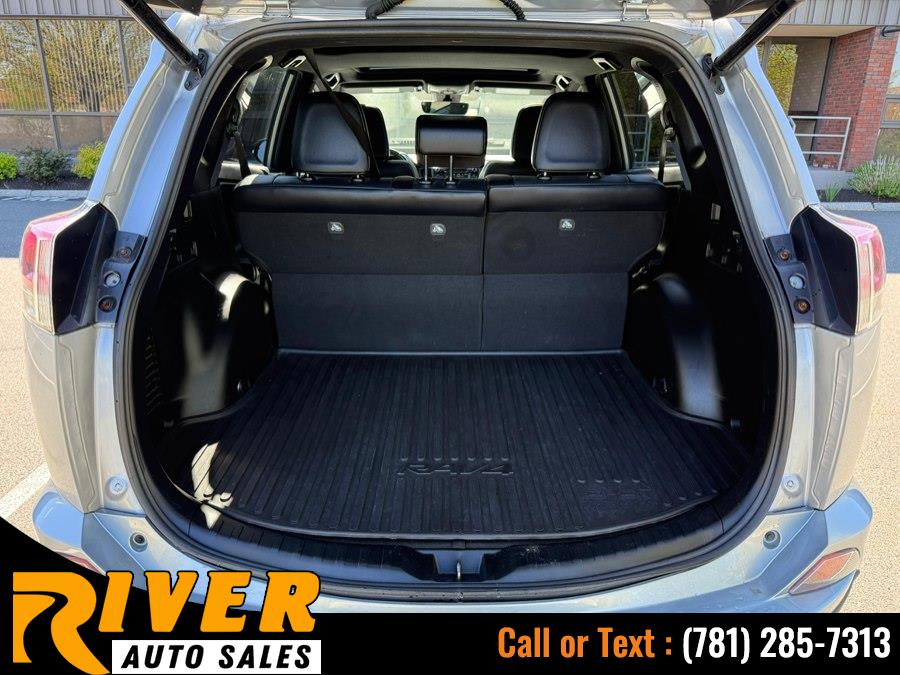 2017 Toyota RAV4 SE - Photo 6