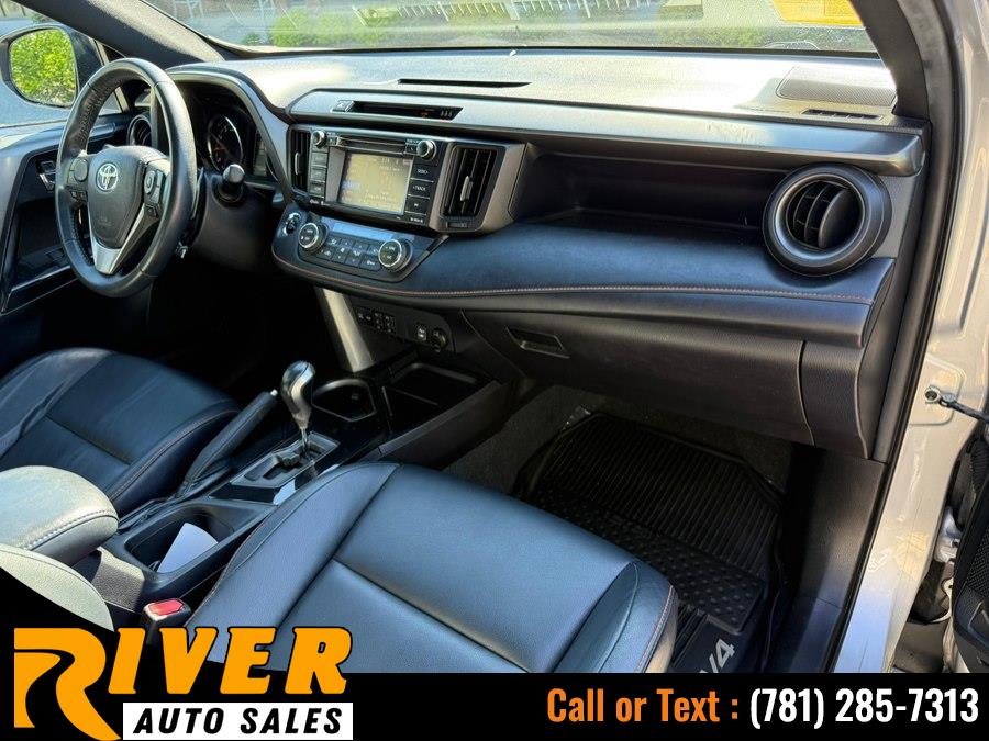 2017 Toyota RAV4 SE - Photo 15