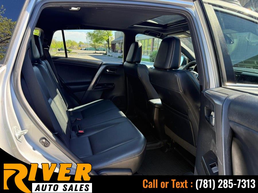 2017 Toyota RAV4 SE - Photo 12