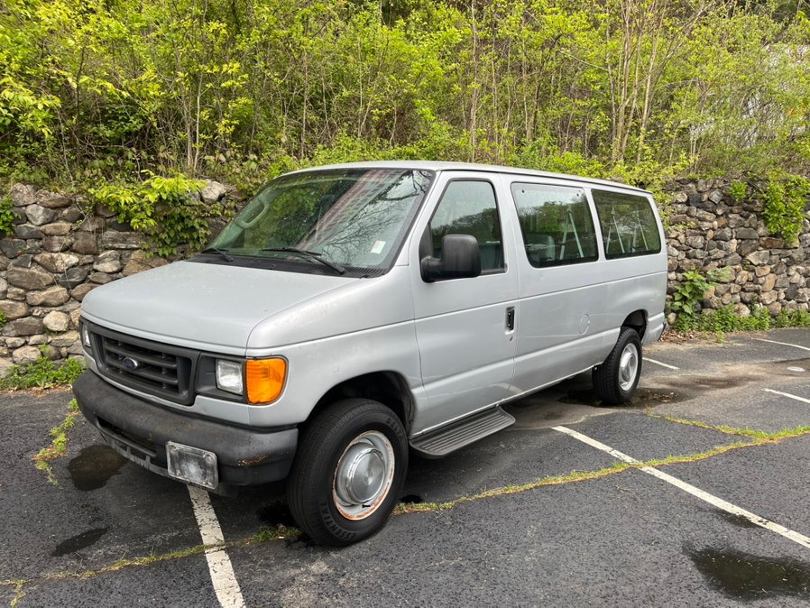2004 Ford E-Series E-350 XL Super Duty's photo