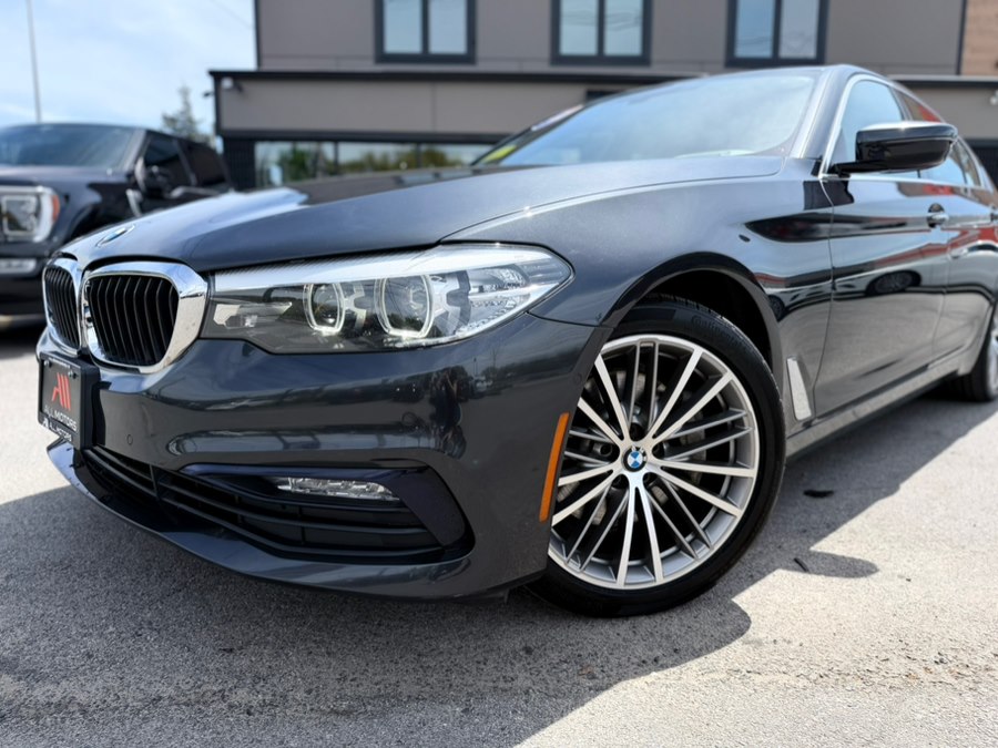 2017 BMW 5 Series 530i xDrive Sedan's photo