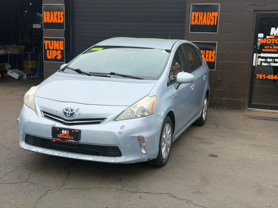 2013 Toyota Prius v Three's photo