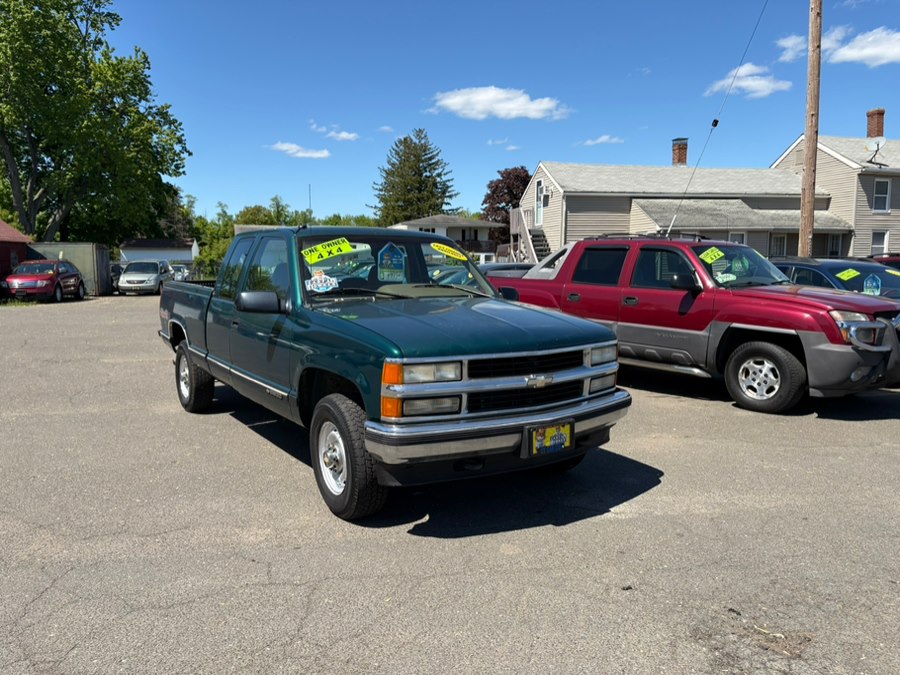 1995 Chevrolet C/K 2500 Ext Cab 141.5" WB 4WD, available for sale in East Windsor, Connecticut | CT Car Co LLC. East Windsor, Connecticut