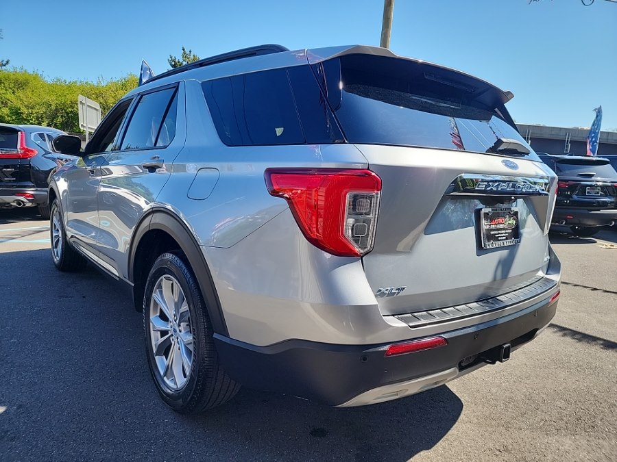 2023 Ford Explorer XLT 4WD's photo