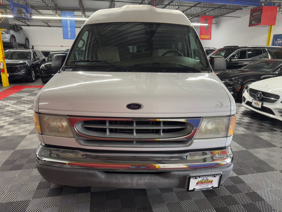 2002 Ford E-Series E-150 Van's photo