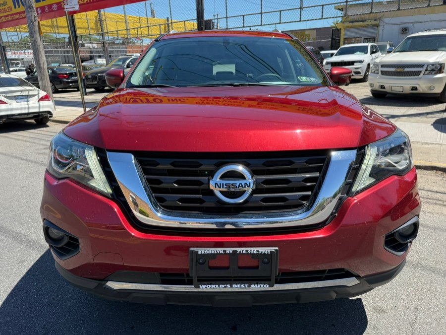 2017 Nissan Pathfinder Platinum 4WD's photo