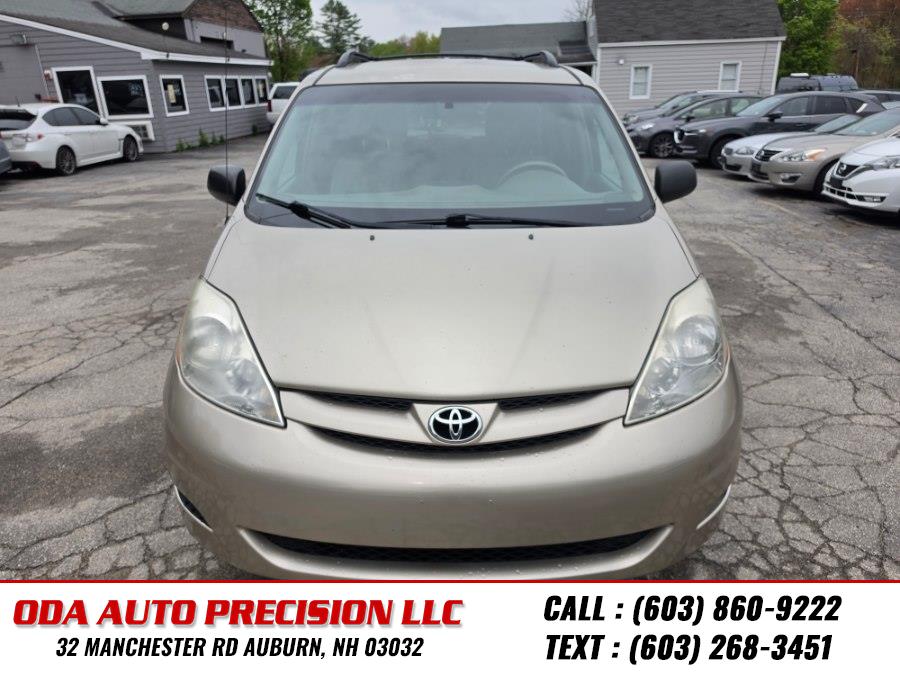 2010 Toyota Sienna CE 8-Passenger's photo