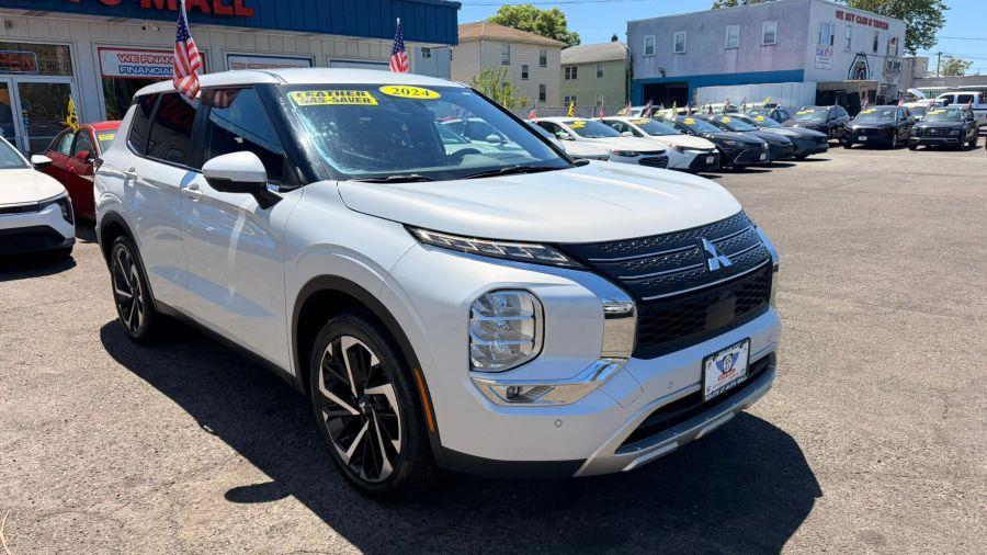 2024 Mitsubishi Outlander SE 2WD's photo
