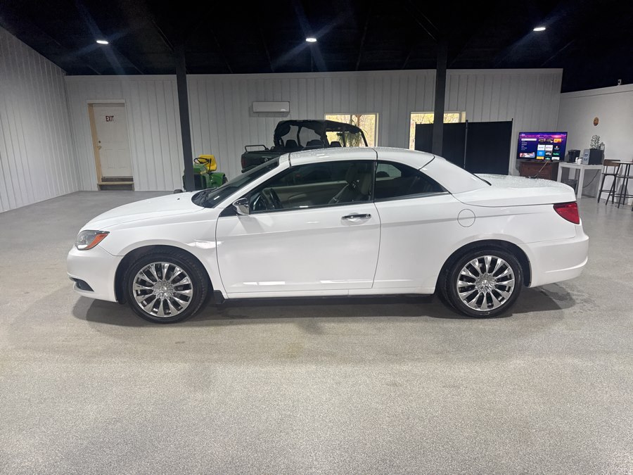 2011 Chrysler 200 Limited Convertible's photo