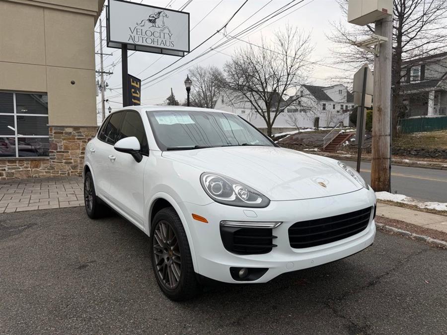 2017 Porsche Cayenne Platinum Edition's photo