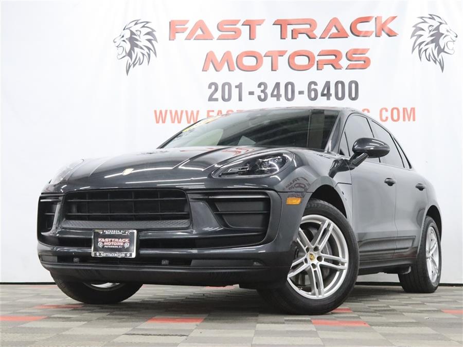2022 Porsche Macan -'s photo