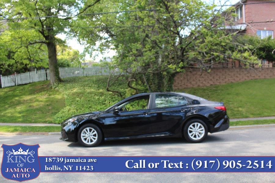 2025 Toyota Camry LE Hybrid's photo