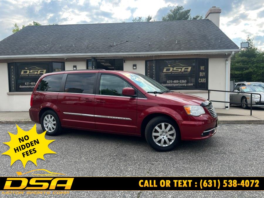 2013 Chrysler Town & Country Touring's photo