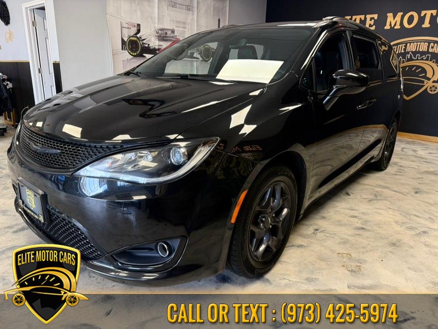 2020 Chrysler Pacifica Touring L Plus's photo