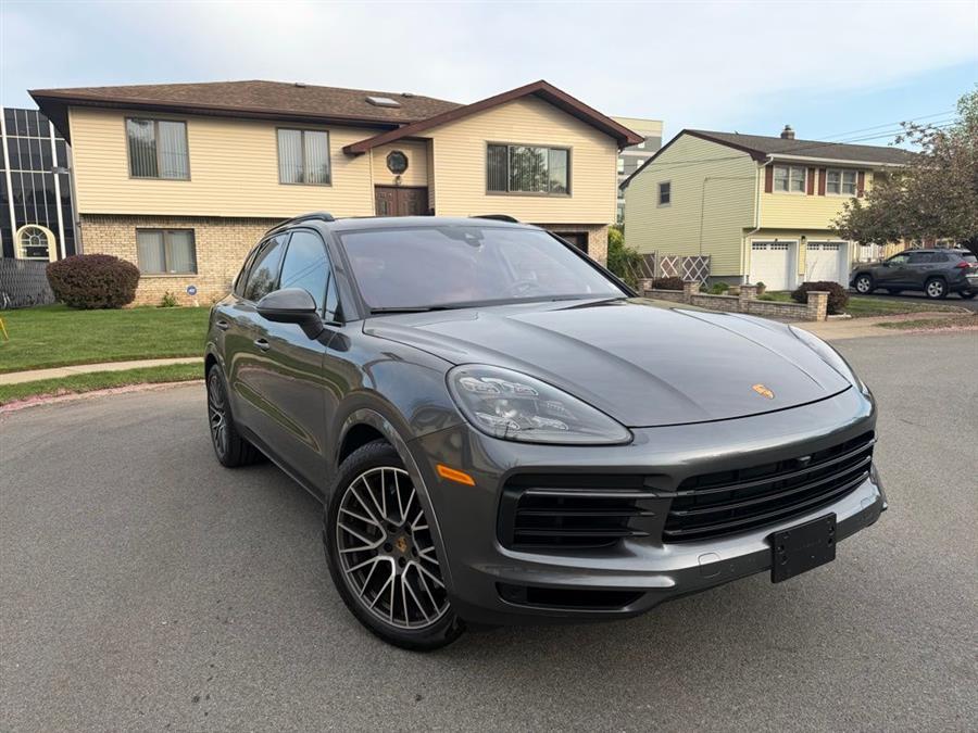 2022 Porsche Cayenne S's photo