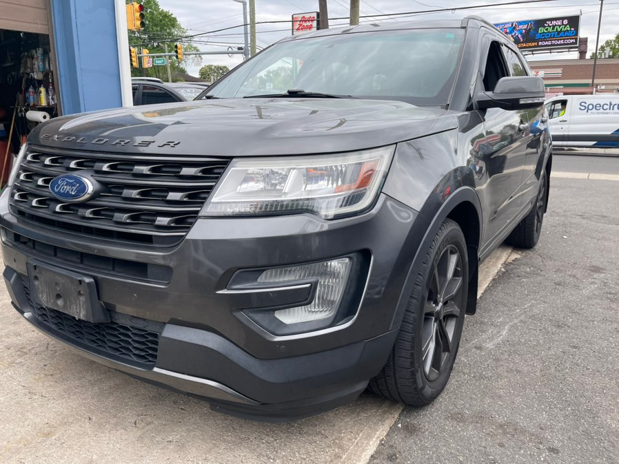 2017 Ford Explorer XLT 4WD's photo