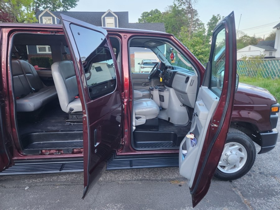 2009 Ford E-Series's photo
