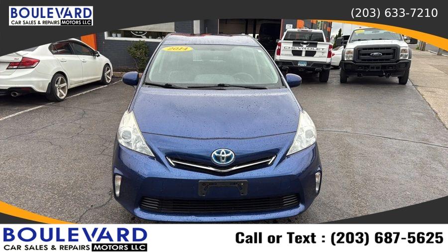 2014 Toyota Prius v Three's photo