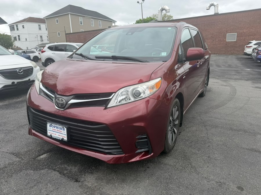 2019 Toyota Sienna LE V6 AWD 7-Passenger's photo