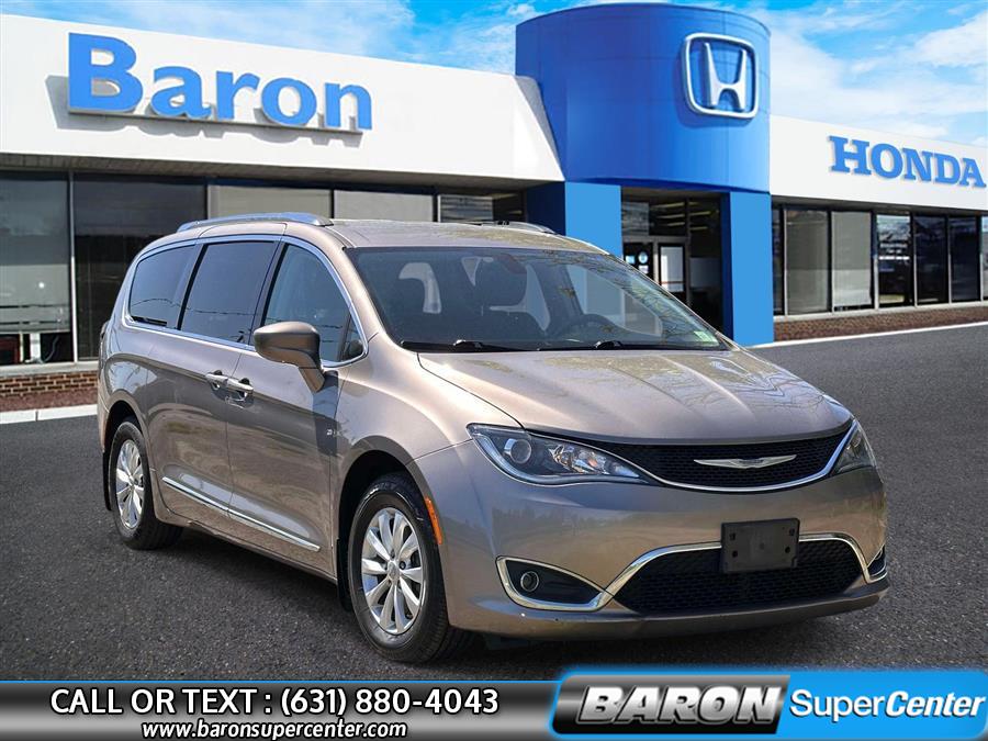 Used 2018 Chrysler Pacifica in Patchogue, New York | Baron Supercenter. Patchogue, New York