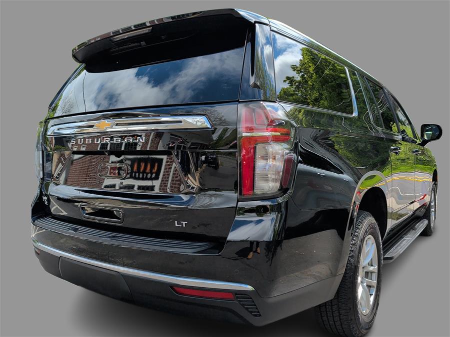 2021 Chevrolet Suburban LT - Photo 18