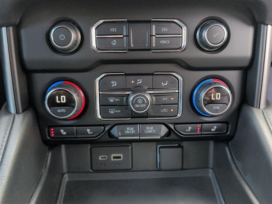 2021 Chevrolet Suburban LT - Photo 38