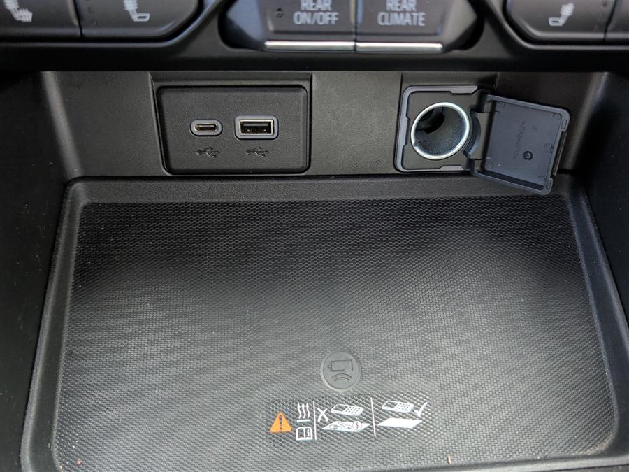 2021 Chevrolet Suburban LT - Photo 42