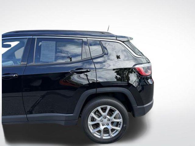 2023 Jeep Compass Latitude Lux 4X4's photo