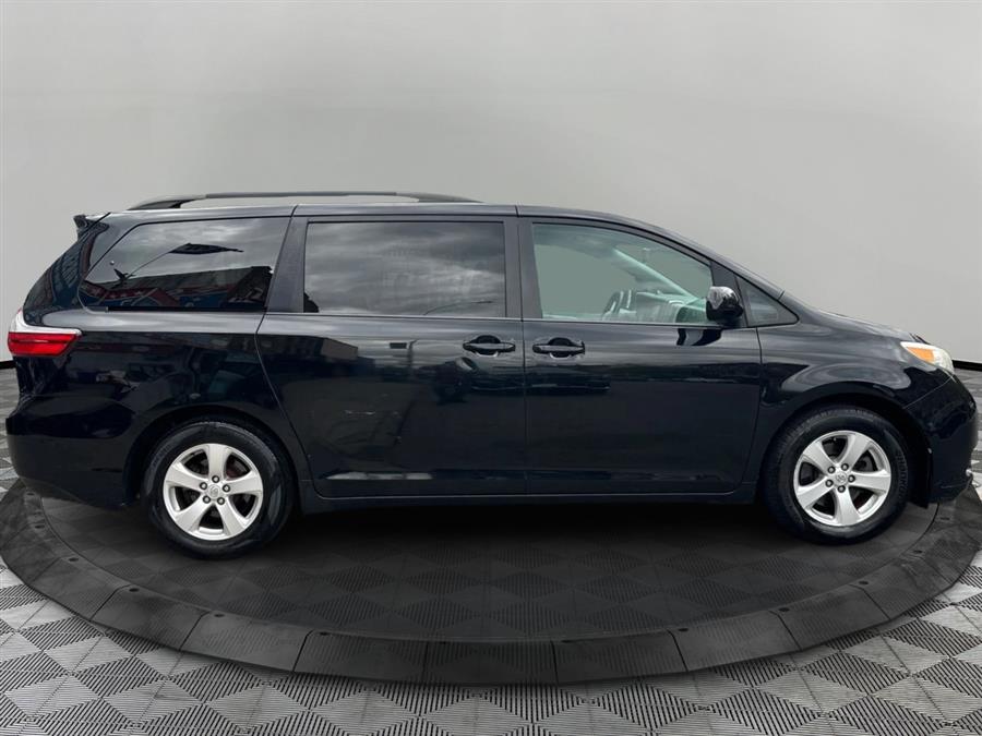 2015 Toyota Sienna LE V6 7-Passenger Access Seat's photo
