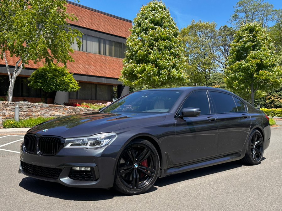 2016 BMW 7 Series 750i xDrive's photo