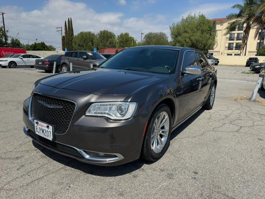 2017 Chrysler 300 C's photo
