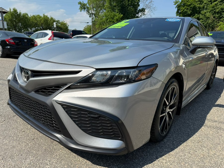 2022 Toyota Camry SE AWD's photo