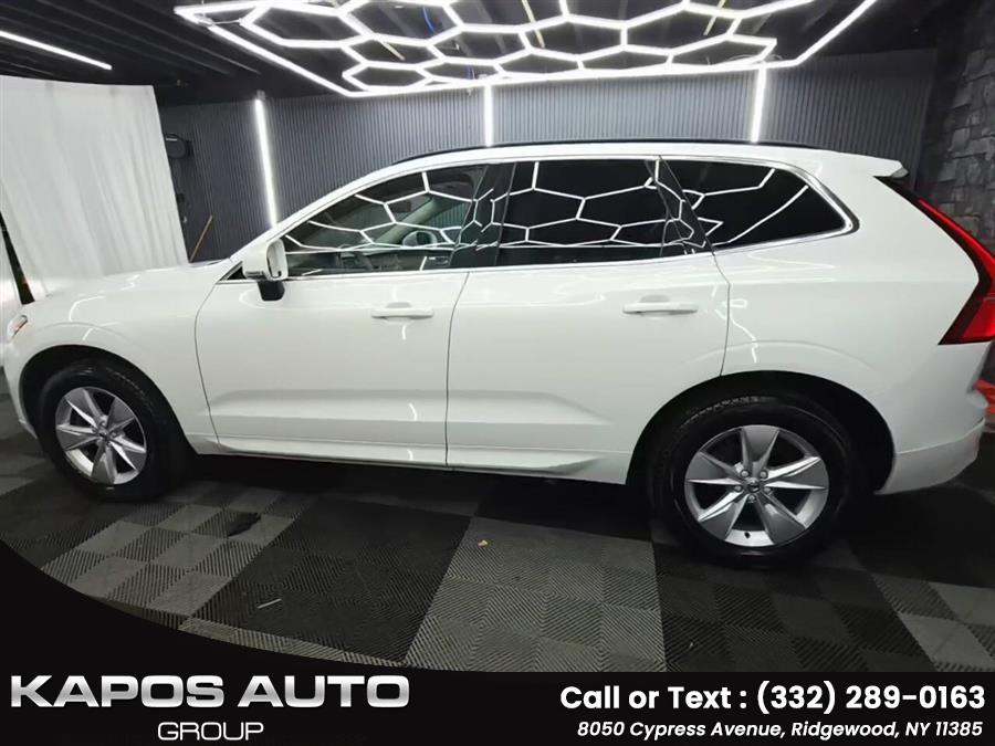 2022 Volvo XC60 B5 Momentum AWD's photo